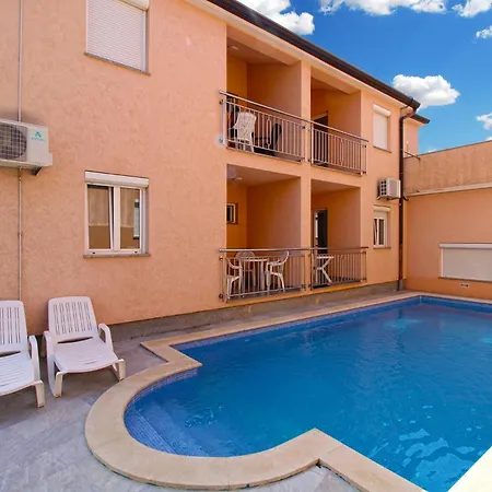 Edin 1359 Apartman *