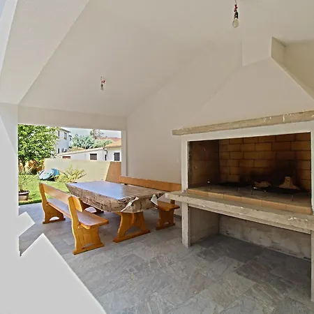 Edin 1359 Apartman Peroj