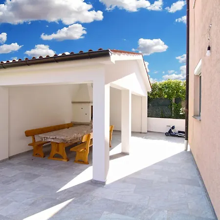 아파트 Edin 1359 페로이