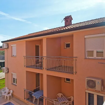 Edin 1359 Apartman *