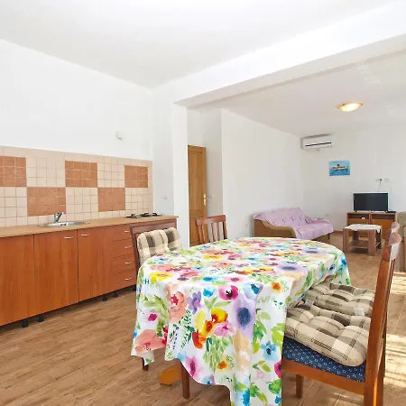 Edin 1359 Apartmán Peroj