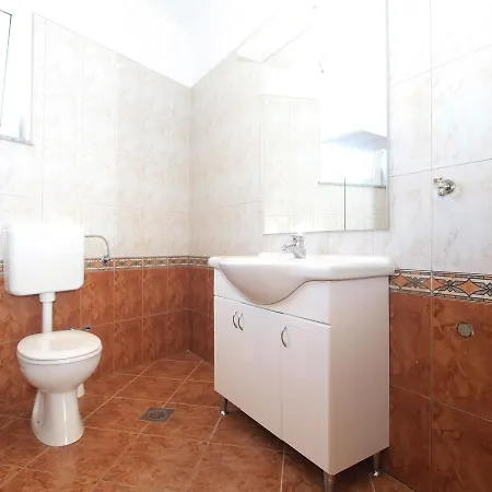 Edin 1359 Apartman *