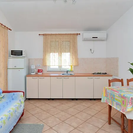 Edin 1359 Apartman *