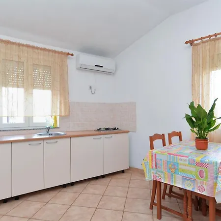 Edin 1359 Apartmán Peroj