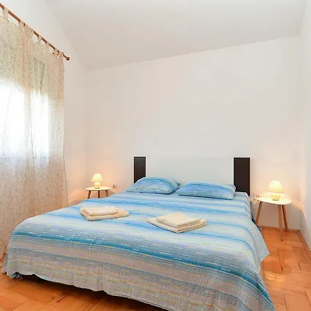 Edin 1359 Apartman *