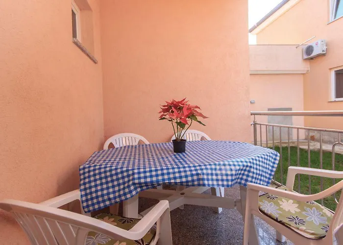 Edin 1359 아파트 페로이