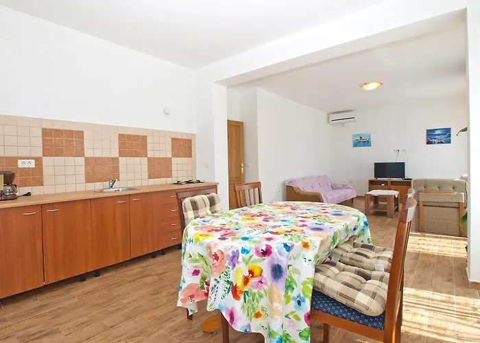 Edin 1359 아파트 페로이