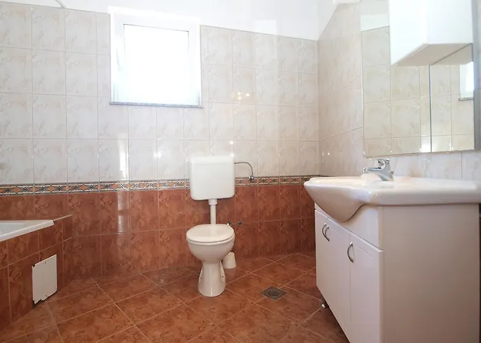 Edin 1359 아파트 페로이