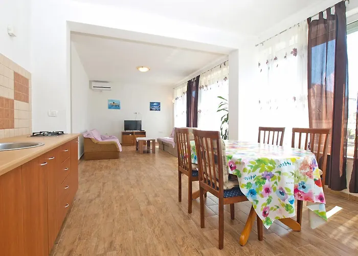 Edin 1359 아파트 페로이