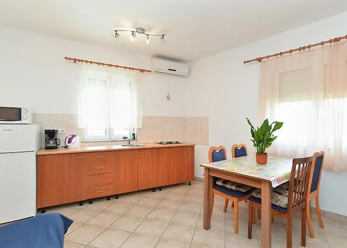 아파트 Edin 1359 페로이