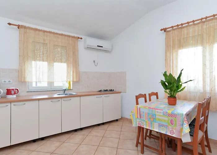 Edin 1359 아파트 페로이