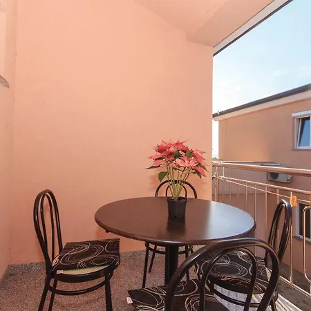 Apartament Edin 1359 Peroj