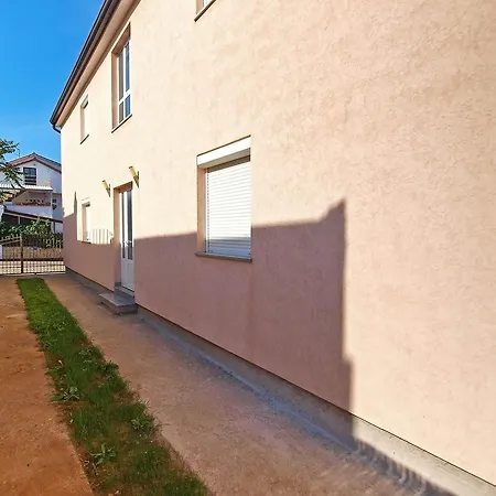 Edin 1359 Apartament *