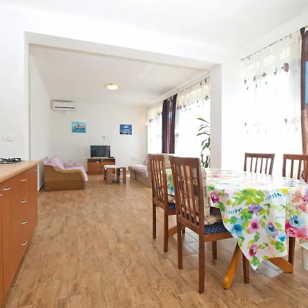 Edin 1359 Apartament Peroj