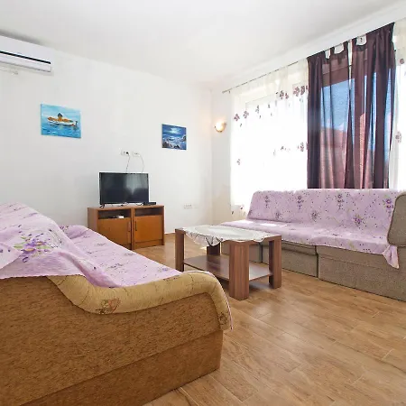 Edin 1359 Apartament Peroj